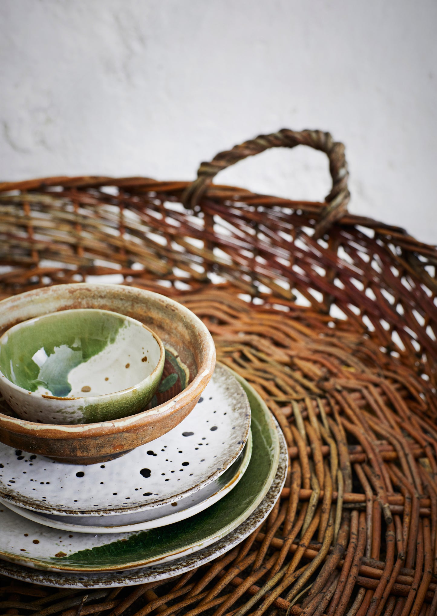 Handgefertigter Steingut-Lunchteller 'Mocha Ripple' von Madam Stoltz