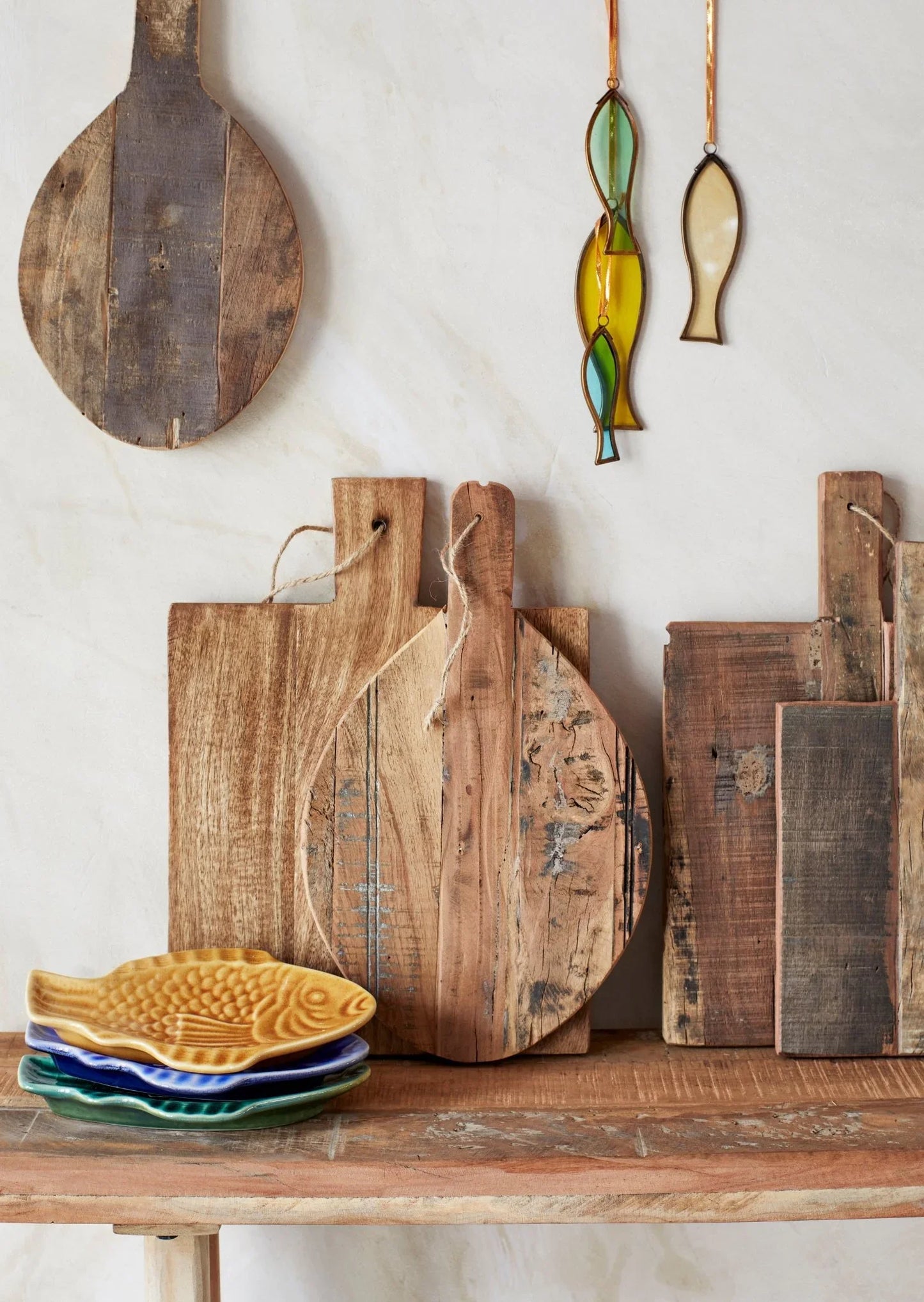 Quadratisches Schneidebrett aus Mango Holz mit abgerundeten Ecken für Küchenästhetik und praktische Nutzung - peak-store.de