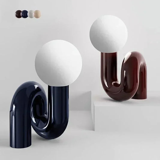 Skulptur-Lampe mit kugelförmigem Schirm