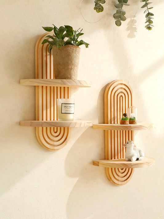 Minimalistisches Wandregal aus Holz