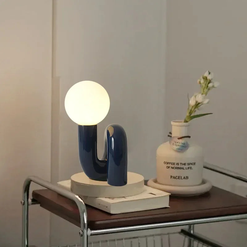 Skulptur-Lampe mit kugelförmigem Schirm
