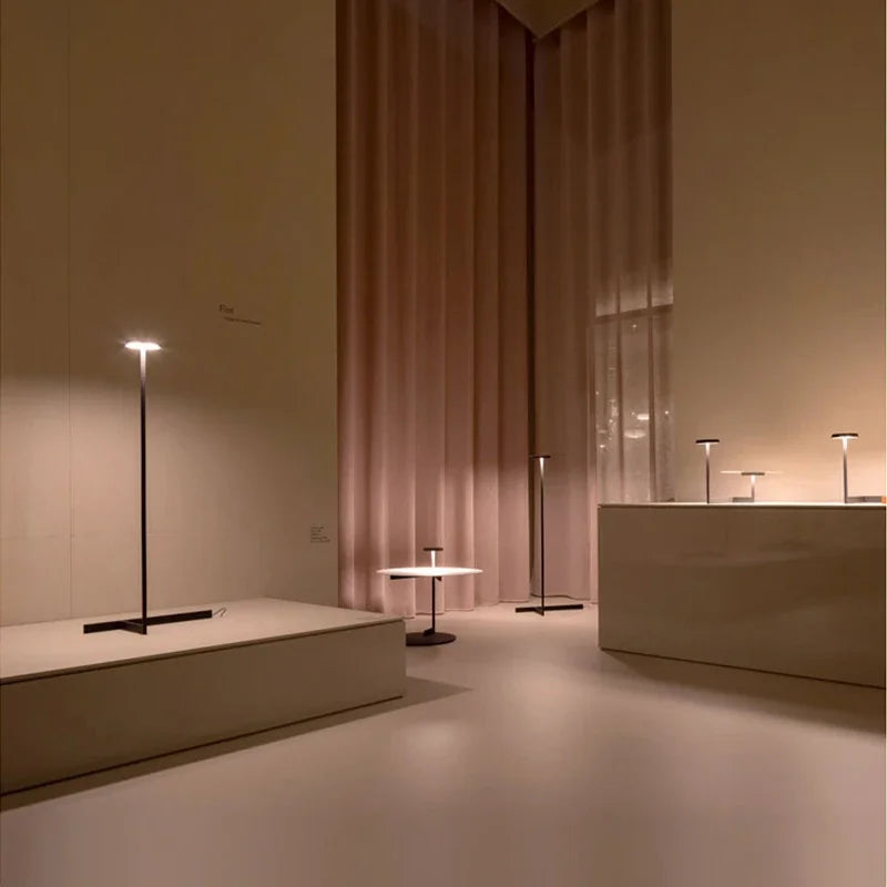 Minimalistische LED-Stehlampe
