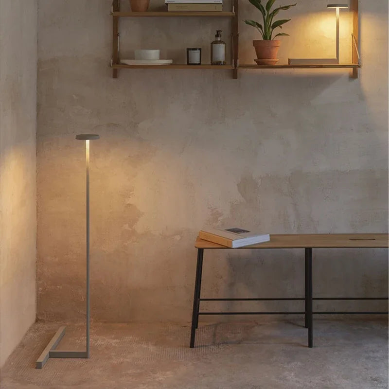 Minimalistische LED-Stehlampe