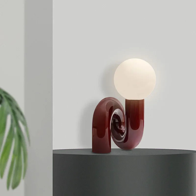 Skulptur-Lampe mit kugelförmigem Schirm