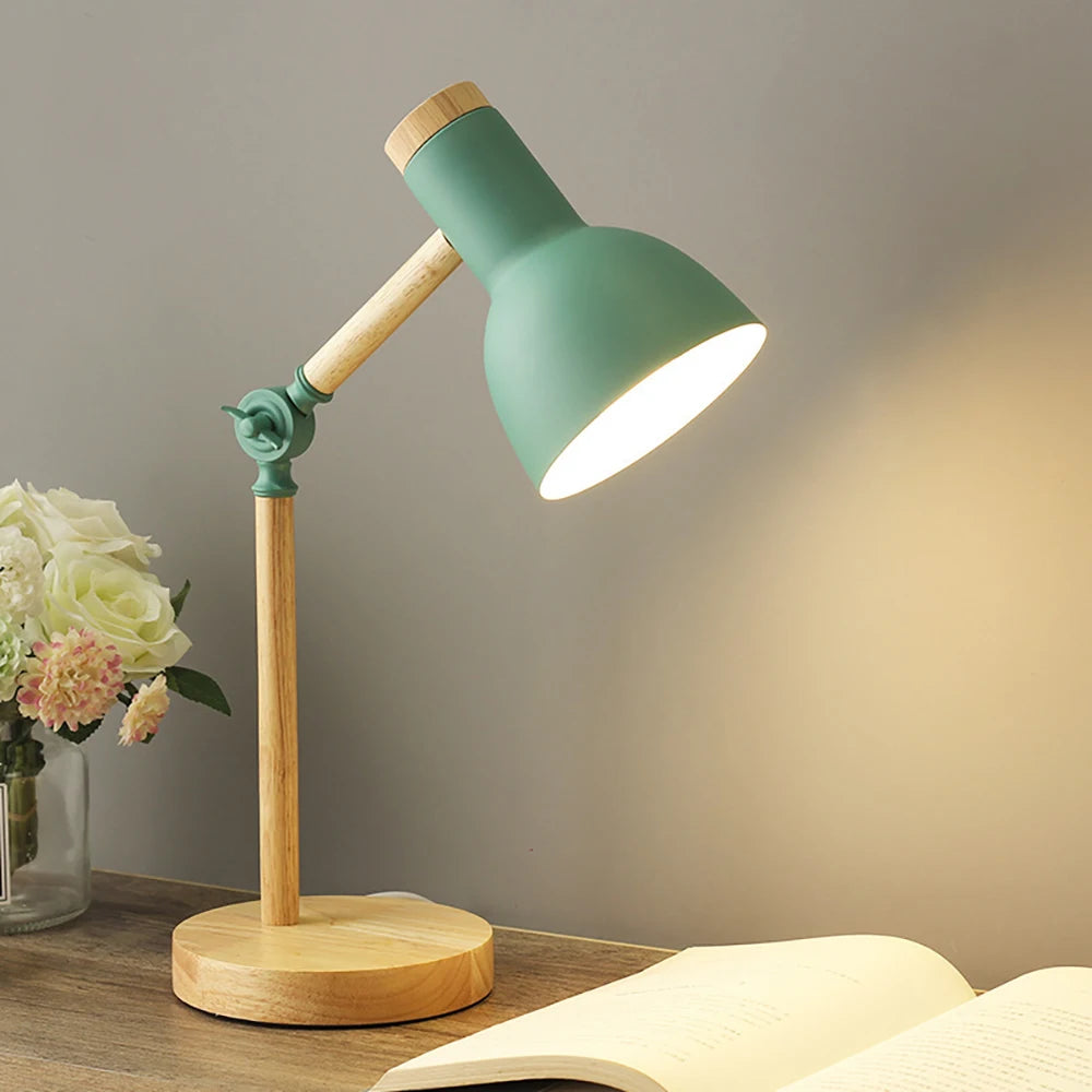 ScandiWood Artisan: LED-Tischleuchte im nordischen Design – Schwenkbar