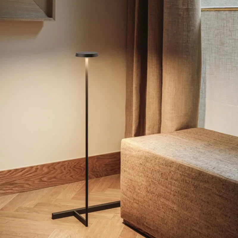 Minimalistische LED-Stehlampe