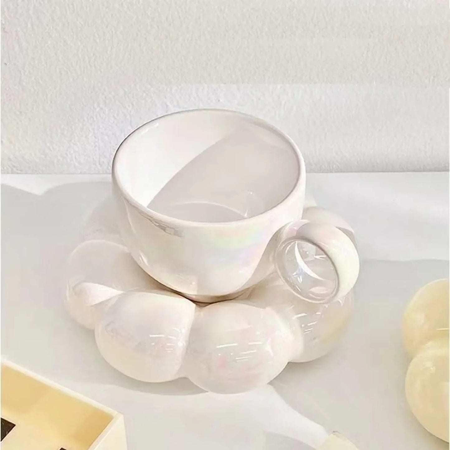 Sonnenblumen-Kaffeebecher-Set im Macaroon-Design - Keramiktassen mit Untertassen in Rosa & Perlweiß